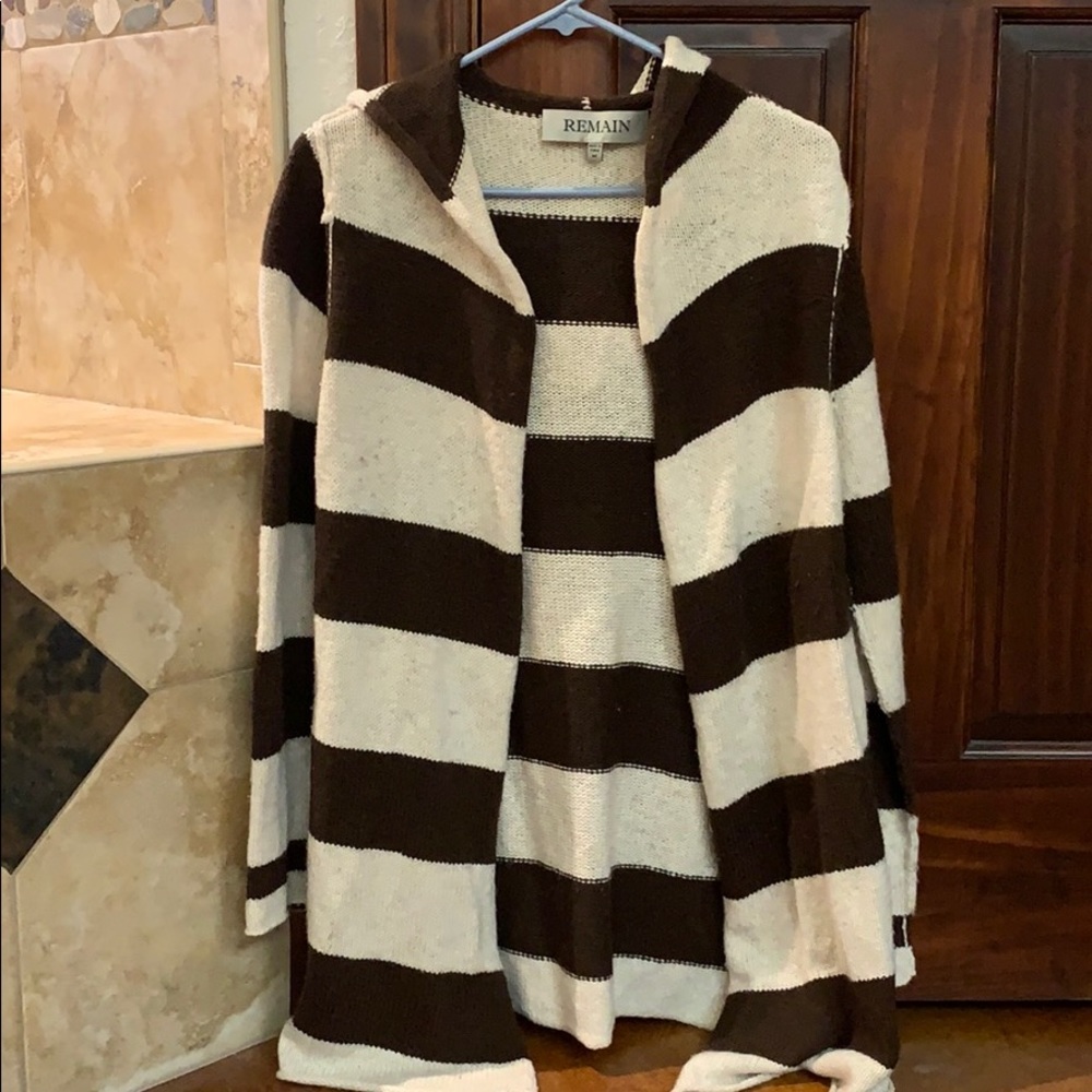 Long sleeve , lightweight hooded sweater